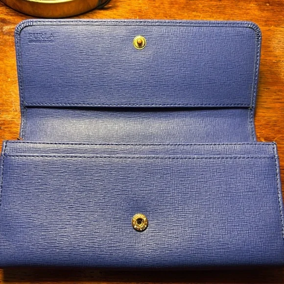 Furla Royal Blue Saffiano Leather Wallet – Timeless Italian Luxury gift - Picture 9 of 9